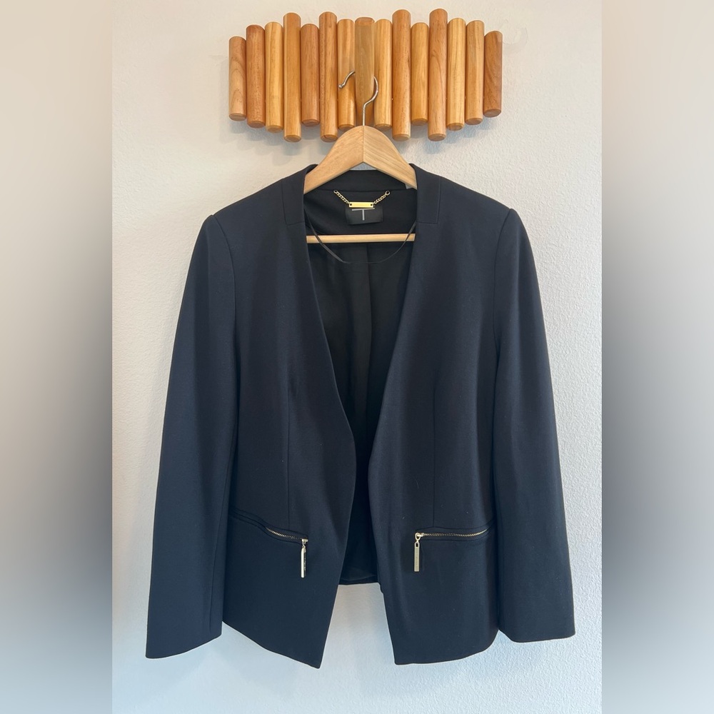 T Tahari Black Open Front Ponte Stretch Woven Blazer with Gold Zippers. Size 4